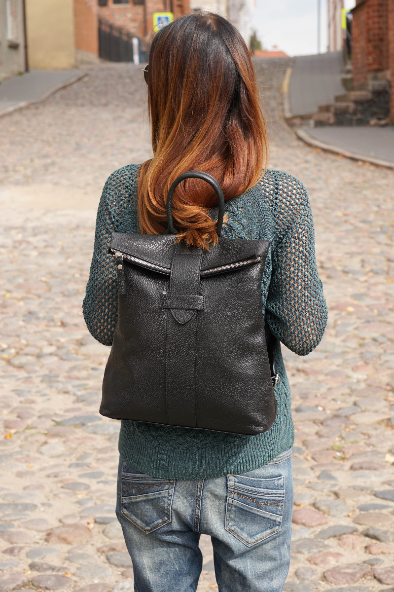 Women medium size black genuine leather backpack
